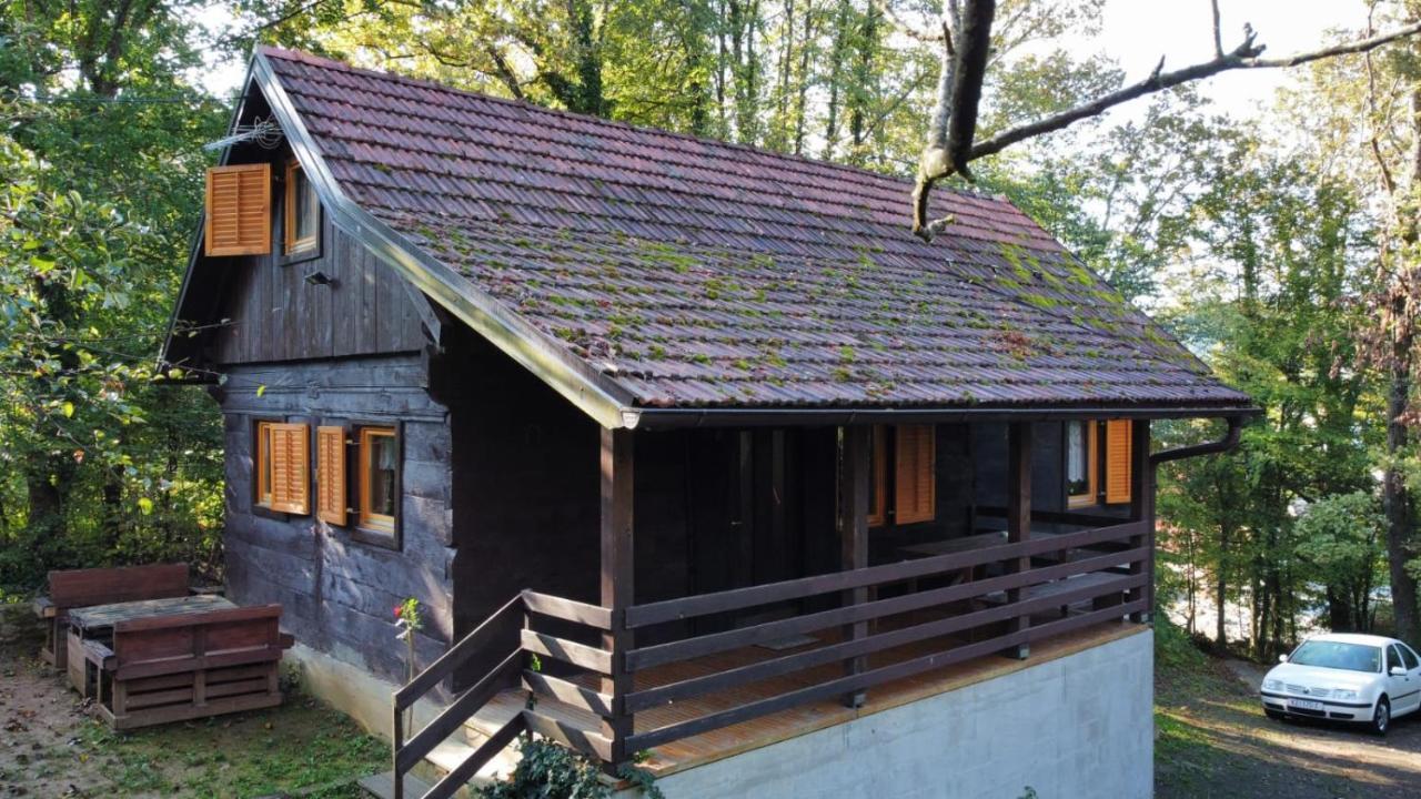 Wooden House Near The River Kupa Kamanje Exterior photo